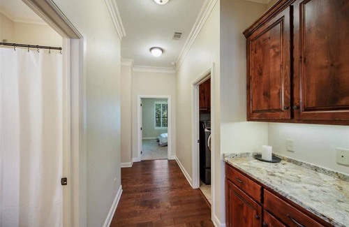 Grapevine House | Historic Grapevine 3-bedroom house 4 minutes walk from Historic main street.