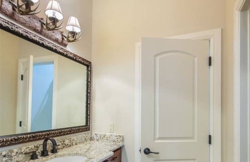 Grapevine House | Historic Grapevine 3-bedroom house 4 minutes walk from Historic main street.