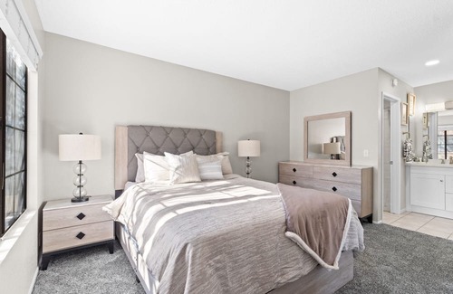 Palmdale Apartment | 1 bedroom upstairs stay!