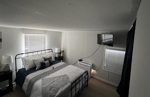 Voss House | Lake Life Rentals Runaway Place @ O.H. Ivie - About 2 miles from boat ramps.