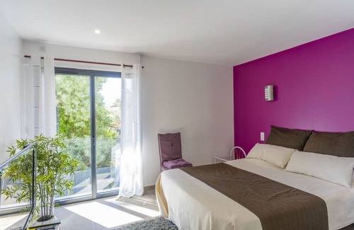 Miramar House | Holiday Home 'Villa La Londe Les Maures' with Private Pool, Wi-Fi and Air Conditioning