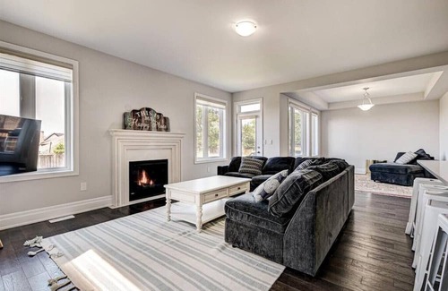 Downsview House | Downsview Park Private Bedroom B