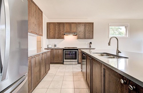 Downsview House | Downsview Park Private Bedroom D