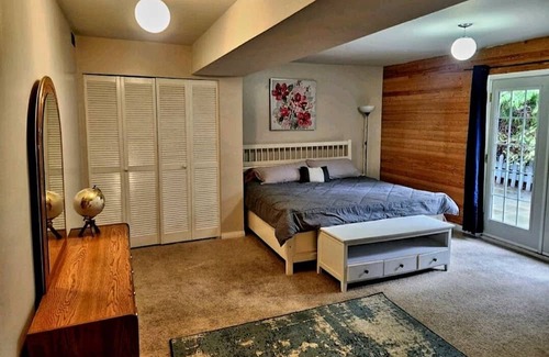 Maple Ridge House | Private Basement suite, beautiful ravine! Perfect, Relaxation or Celebration 🤩