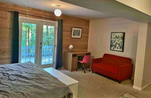 Maple Ridge House | Private Basement suite, beautiful ravine! Perfect, Relaxation or Celebration 🤩