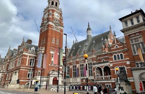 Fairfield Apartment | Croydon 2 BR Apartment near Waddon Station!