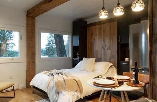 Central Okanagan Cabin | Woodland Cabin Retreat