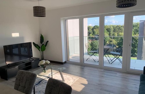 Harlow Apartment | Lovely 2 bedroom apartment with 2 minute's walk to Harlow station. Beautiful!