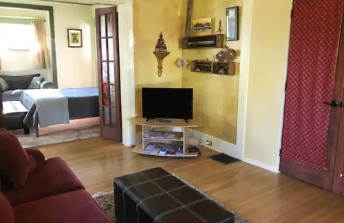 King Apartment | Cozy, comfortable 3-room "suite" in vibrant Alberta/Mississippi neighborhood.