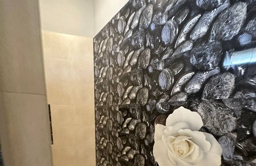 Saddar Town House | Modern Spacious Home in Clifton. Wealthy and safe area! — 5 min from Dolmen Mall