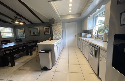 Bay Crest Park House | Bliss on the Bay – Weekly Winter Rates, Waterfront w/ Private Pool