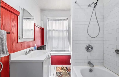 Central Northside House | Cozy Row House+ Walk to Stadium+ Close to Downtown