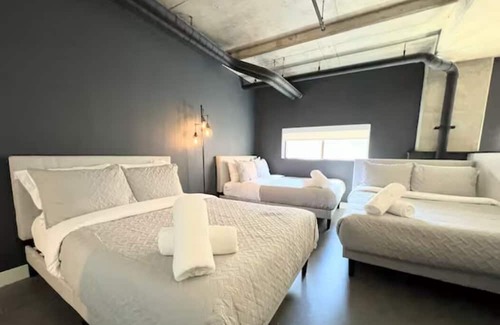 Ballston Apartment | Modern City Lights 6 Bds