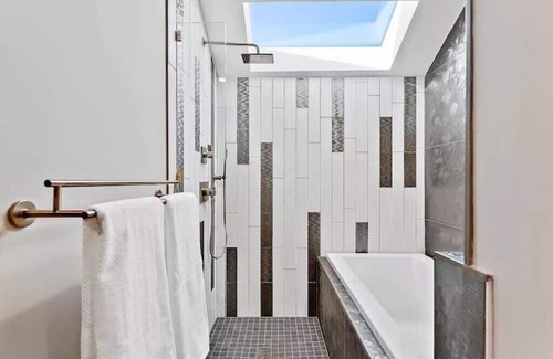 East Boulder House | Luxury 4 bed, 3 Bath + Office - Pets OK