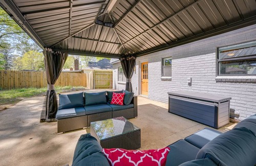 Parkway Village Cottage | Memphis Vacation Rental ~ 10 Mi to Graceland!