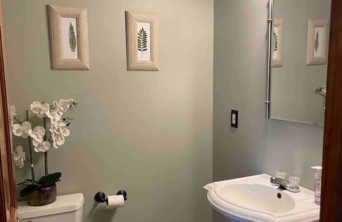 Mt. Bethel Cabin | Cozy Chalet with Cabin Vibes overlooking Delaware River. Hot Tub!