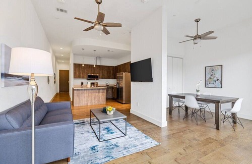 Cedars Apartment | Spacious & Modern - Downtown!