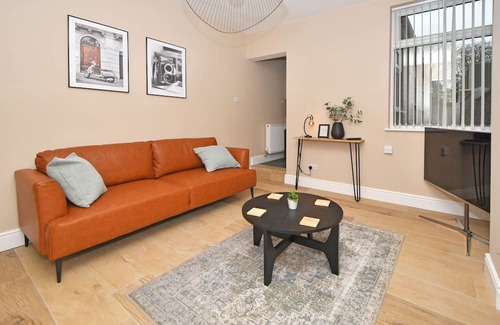 Burslem House | Mocha House: 2 Bedroom Sunny Vibes Retreat in Stoke!
