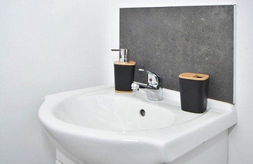 Stoke-on-Trent House | Adventure Place: Spacious En-Suite Doubles with Gorgeous Decor