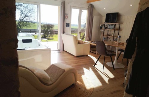 Courgains House | La Suite Bucolique Avec SPA Privatif, Idéal Pour une Pause Détente