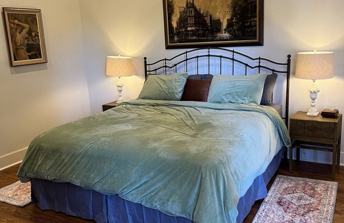 Vicksburg House | Massey’s on Crawford- The King Suite