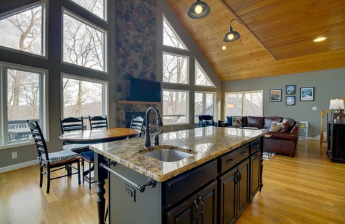 Pedlars Edge Cottage | Wintergreen Resort Home: Close to Slopes & Trails