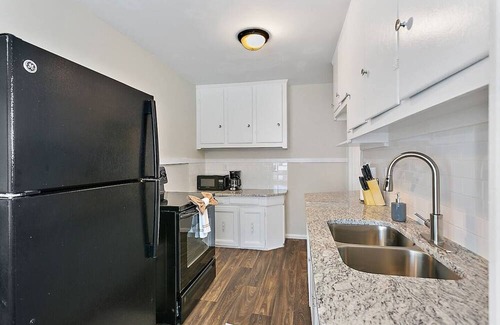 Lakeshore South House | Enjoy a wonderful & warm experience at this centrally-located place