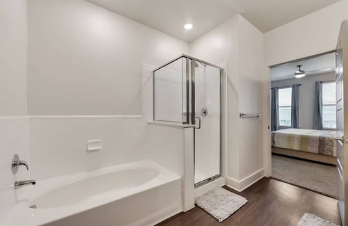 Allen Apartment | 20% OFF Luxury 2BD, Penthouse, Pool views - Allen