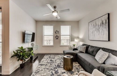 Allen Apartment | 20% OFF Luxury 2BD, Penthouse, Pool views - Allen