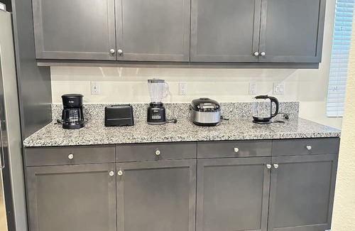 Jurupa Valley House | Jurupa Valley 5 bedrooms cheerful house with Mountain View