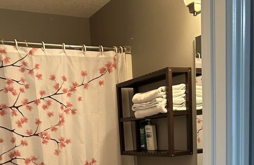 Saskatoon House | GEARY LODGE -“home away from home” , minutes drive from Saskatoon Airport .