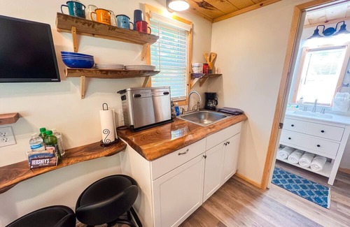 Stanton Apartment | Welcome to Cozy Cabin - Small in size, big in charm