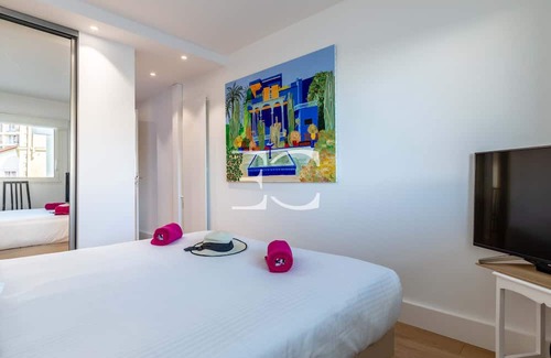 Biarritz City Centre Apartment | Easy Clés- Bright 3 bedrooms flat next to Les Halles with parking
