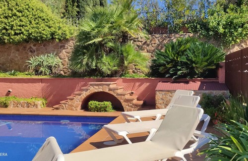 Castell-Platja d'Aro Ski Chalet | Casa de Estilo Catalán en Alquiler