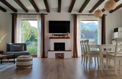 Bran Cottage | Mountain cottage, with garden and barbeque, near Bran Castle