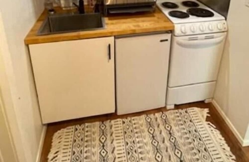 Clawson House | Charming Studio Apartment with patio in back of house