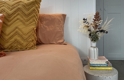 Tweed Heads West House | 'The Lone Palm' - Home in Tweed Heads West