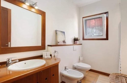 Playa San Juan Villa | House for couples with communal pool