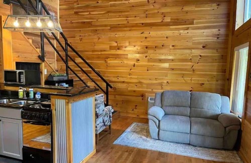 Campton Cabin | Secluded forest getaway on 50 acres, near RRG