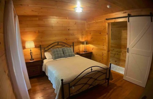 Campton Cabin | Secluded forest getaway on 50 acres, near RRG