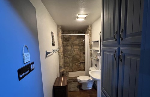 Hico Cabin | Large Rustic Lodge and Retreat Center on 35 acres!
