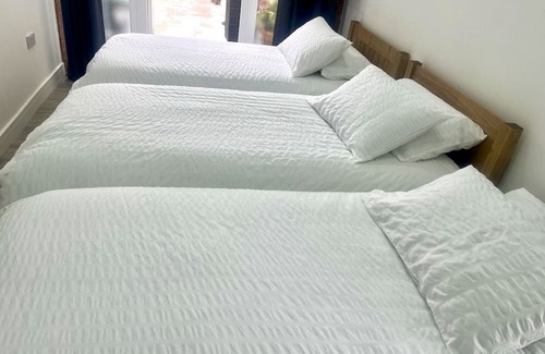 Luton Apartment | Nice and Cosy Large Studio Near Luton Airport
