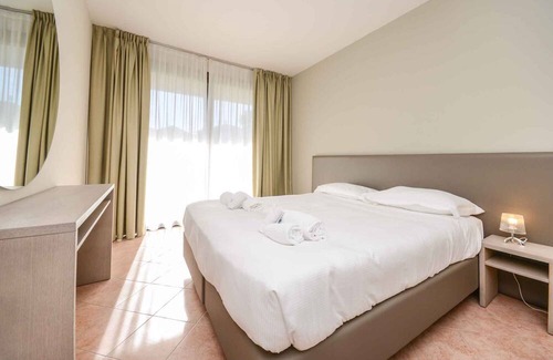 Desenzano del Garda Apartment | Holiday apartment with pool and balcony