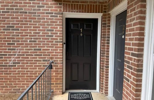 Auburn Condo | 2BR/2BA Renovated Condo under 1 mile to Toomers