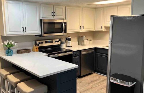 Auburn Condo | 2BR/2BA Renovated Condo under 1 mile to Toomers