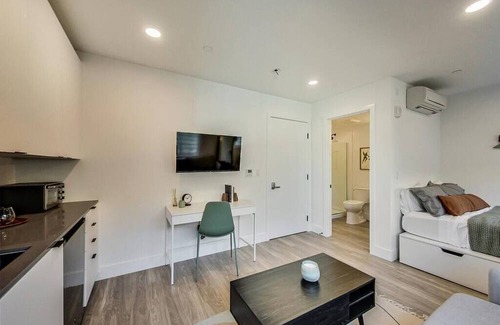West Oakland Apartment | Brand New Stylish Studio Suite Near Downtown!