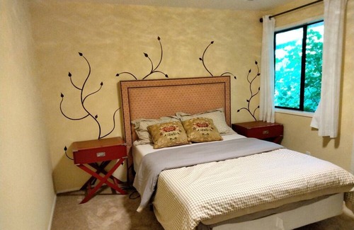 Somerset House | Bellevue Somerset Luxury House 5b/3.5b + Super View, but Still very Affordable!