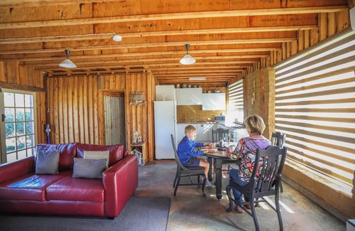 Gilgandra Cabin | Earth n TimbernSleeps 4 1 bathroom