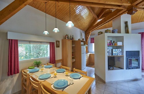 Quillan House | Tidy bungalow with dishwasher