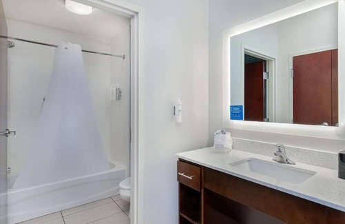 Sandy Springs Hotel | 4 Spacious Queen Studios w/Free Breakfast, Shuttle & Steps from Perimeter Mall!